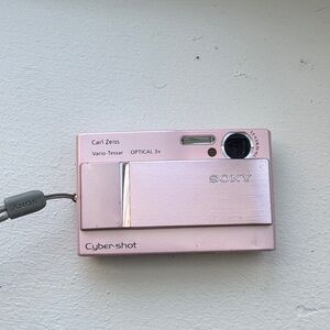 Sony Cyber-shot in Chic Light Pink